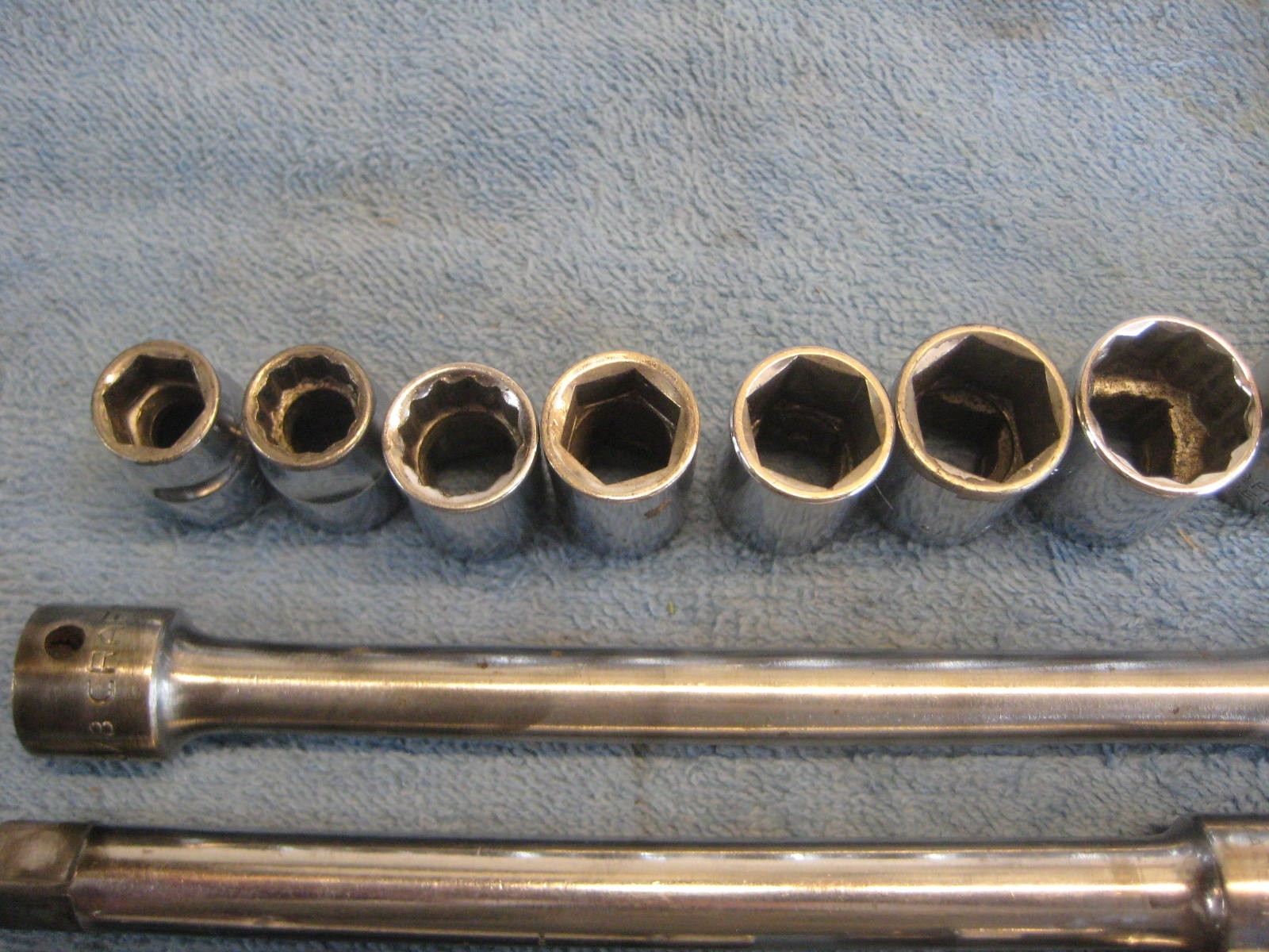 Craftsman 13-Piece Mixed Socket Lot, 3/8″ Drive (6 & 12 Point, Extensions