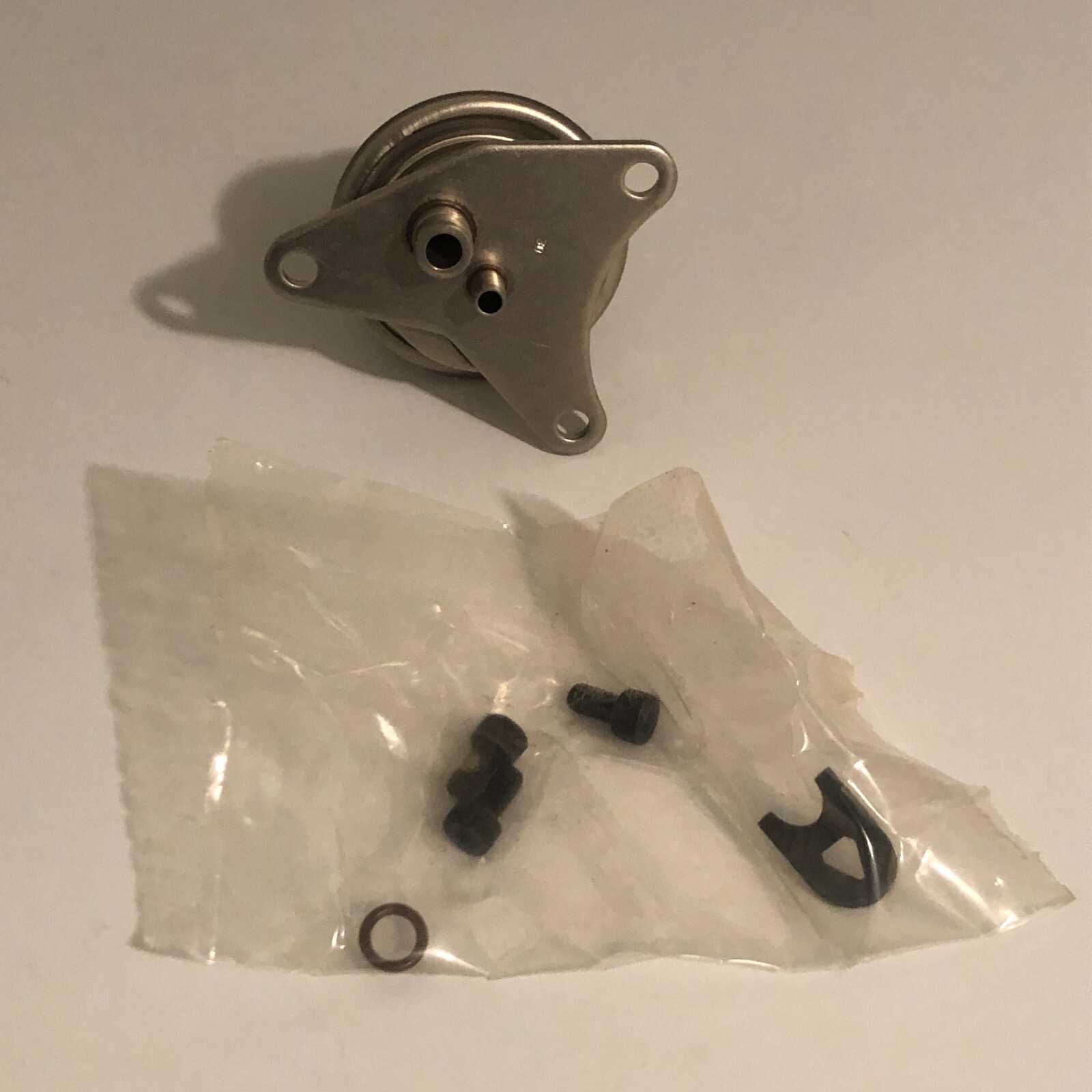 NOS Genuine OEM Ford F4TE-9C968-AA Fuel Pressure Regulator Kit ~ 4.9L ~ 2.3L