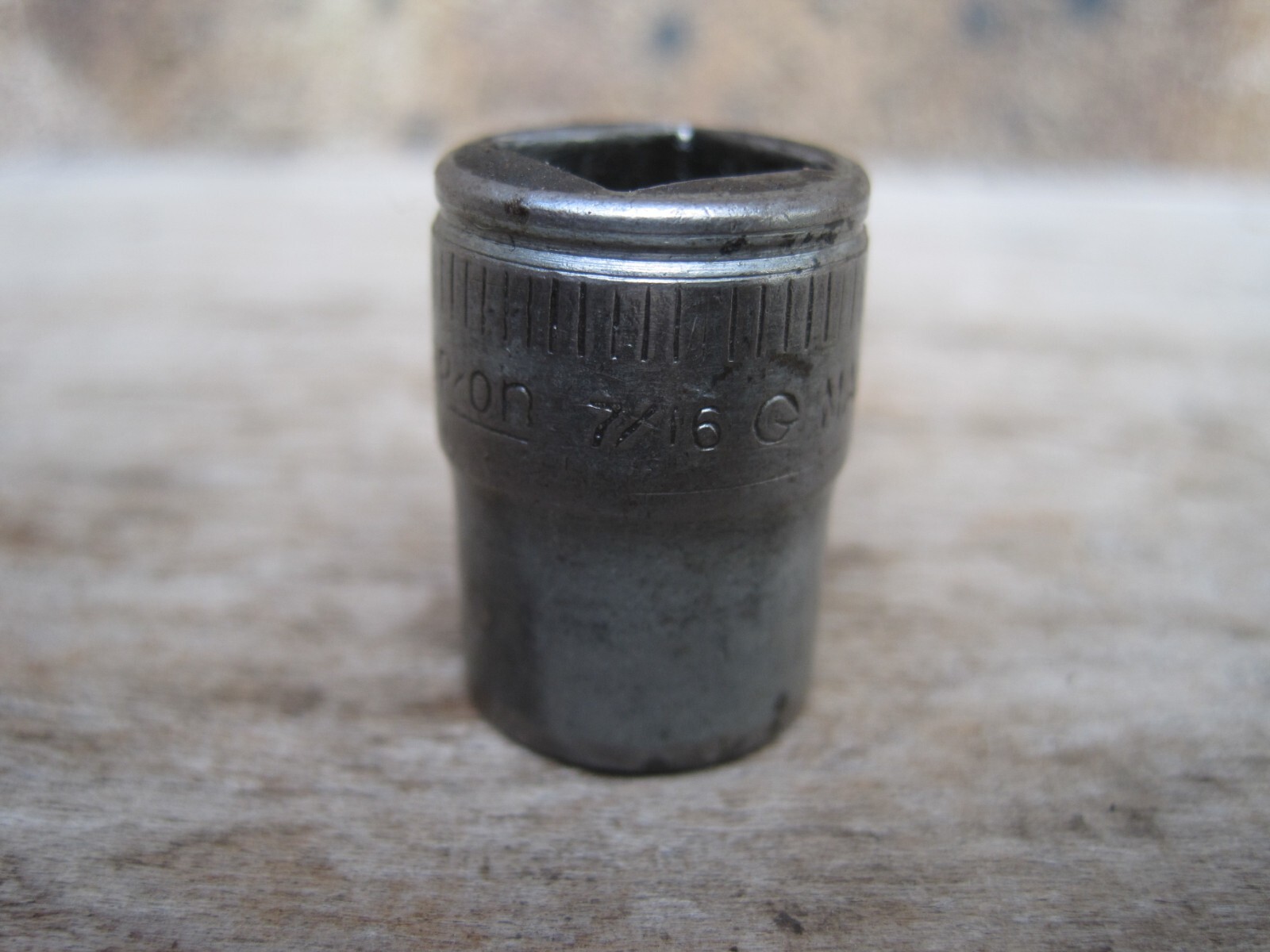 VINTAGE 1940s Snap-on 7/16″ F-140 3/8″ drive 12-point Shallow Socket