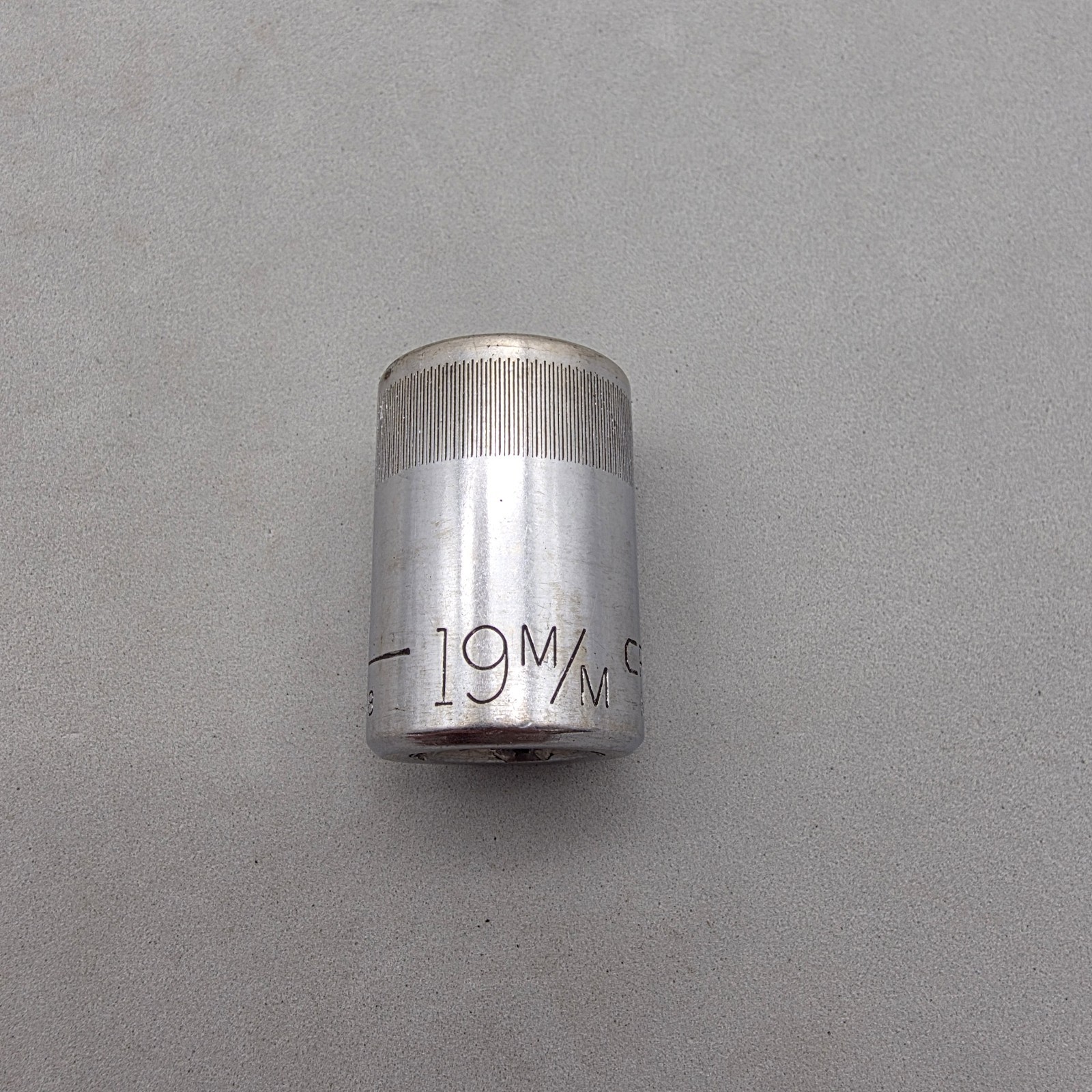 Craftsman Tools 19mm 1/2″ Drive Metric 12 Point Socket – 44238 USA