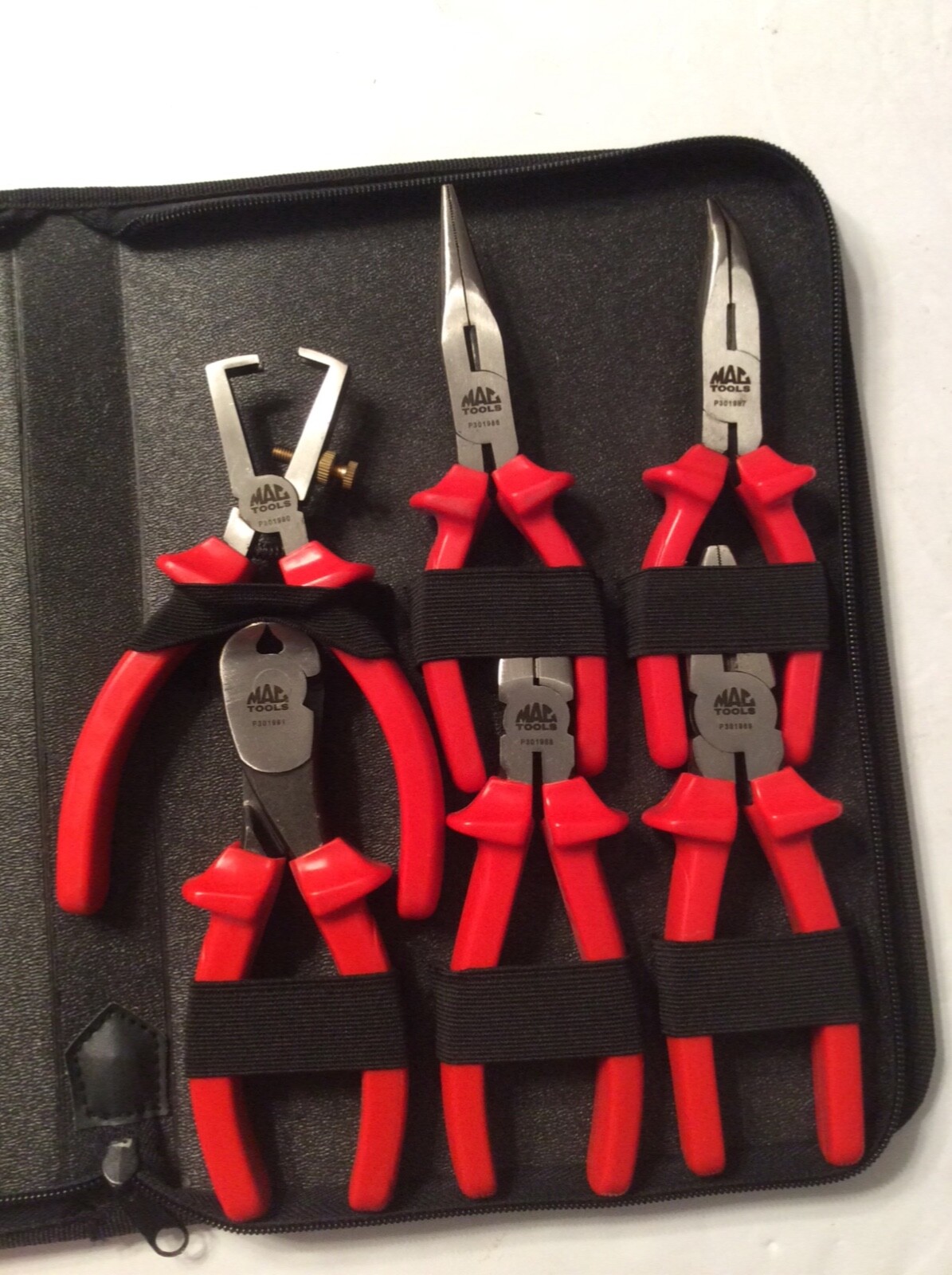 Mac Tools Red Handle Miniature Piler Set. Comes with zip up case. 