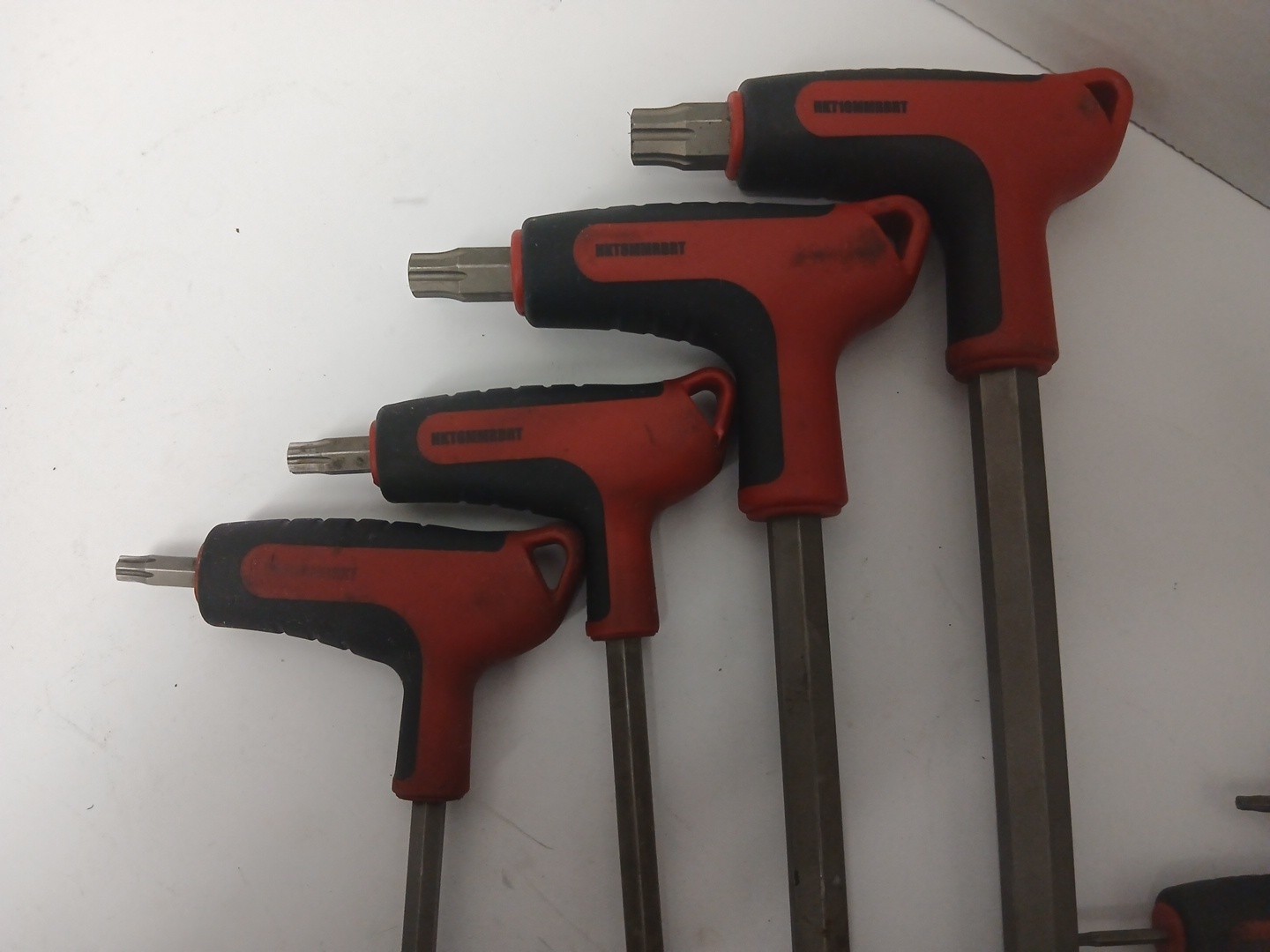 MAC TOOLS 8 PC T-Handle RBRT Metric HEX Allen Extraction Set HKTMMRBRT