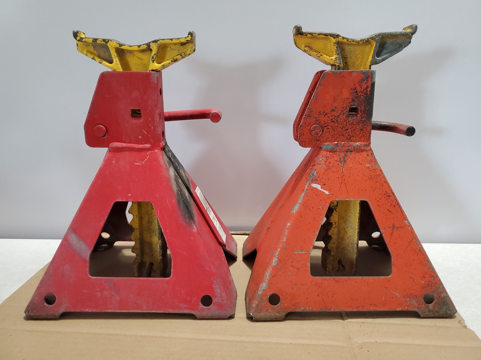 SNAP-ON USA – 2 Ton Vehicle Jack Stands ~ Colors NOT identical ~ SEE PHOTOS