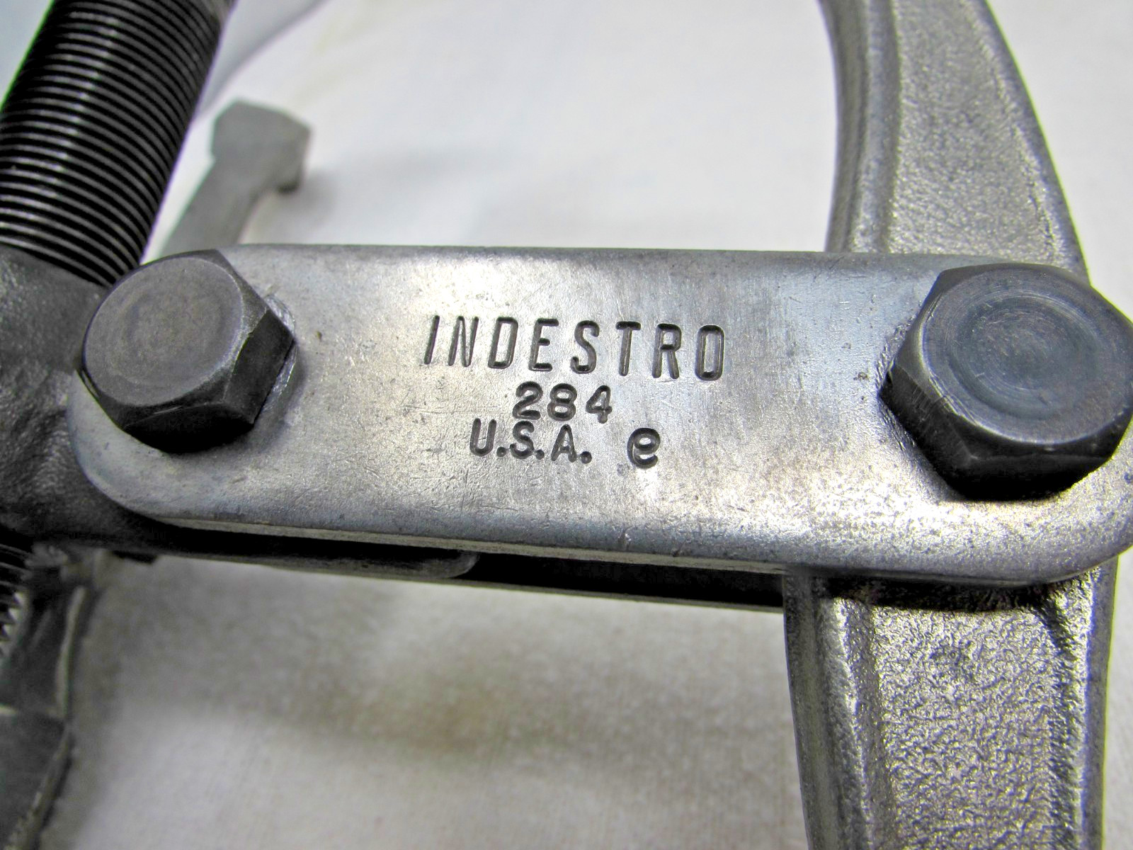 Made in USA Indestro 284 Three Jaw Reversable Puller 8″ Legs Original Bolts Nuts