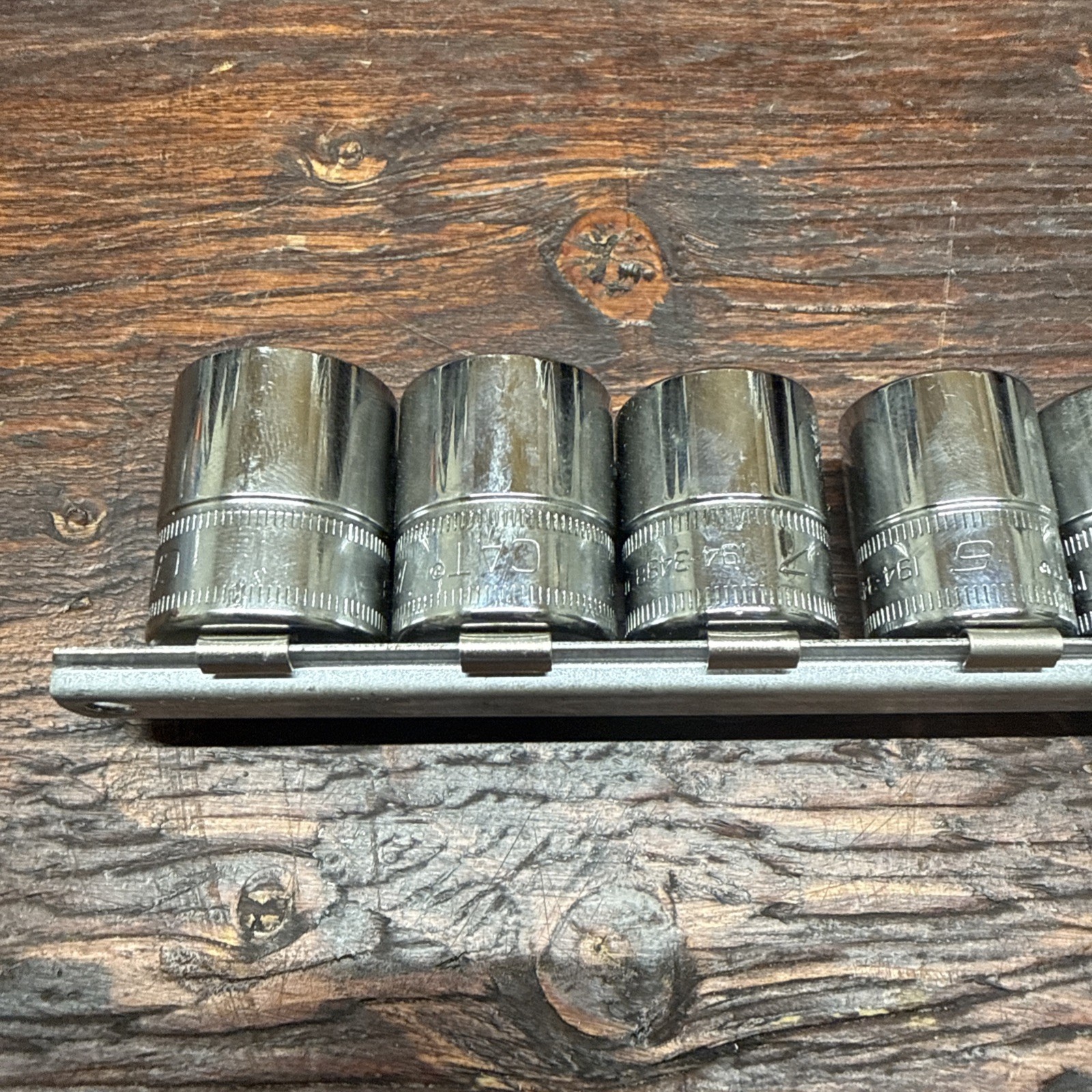 CAT /Snap-On Tool 194-3574 12-Piece Socket Set 3/8 Drive Metric 8-19 mm 12-Point
