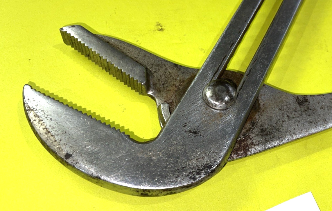 SNAP-ON & BLUE-POINT TOOLS 2 PIECE SLIP JOINT & 20 IN ADJUSTABLE JAW PLIERS