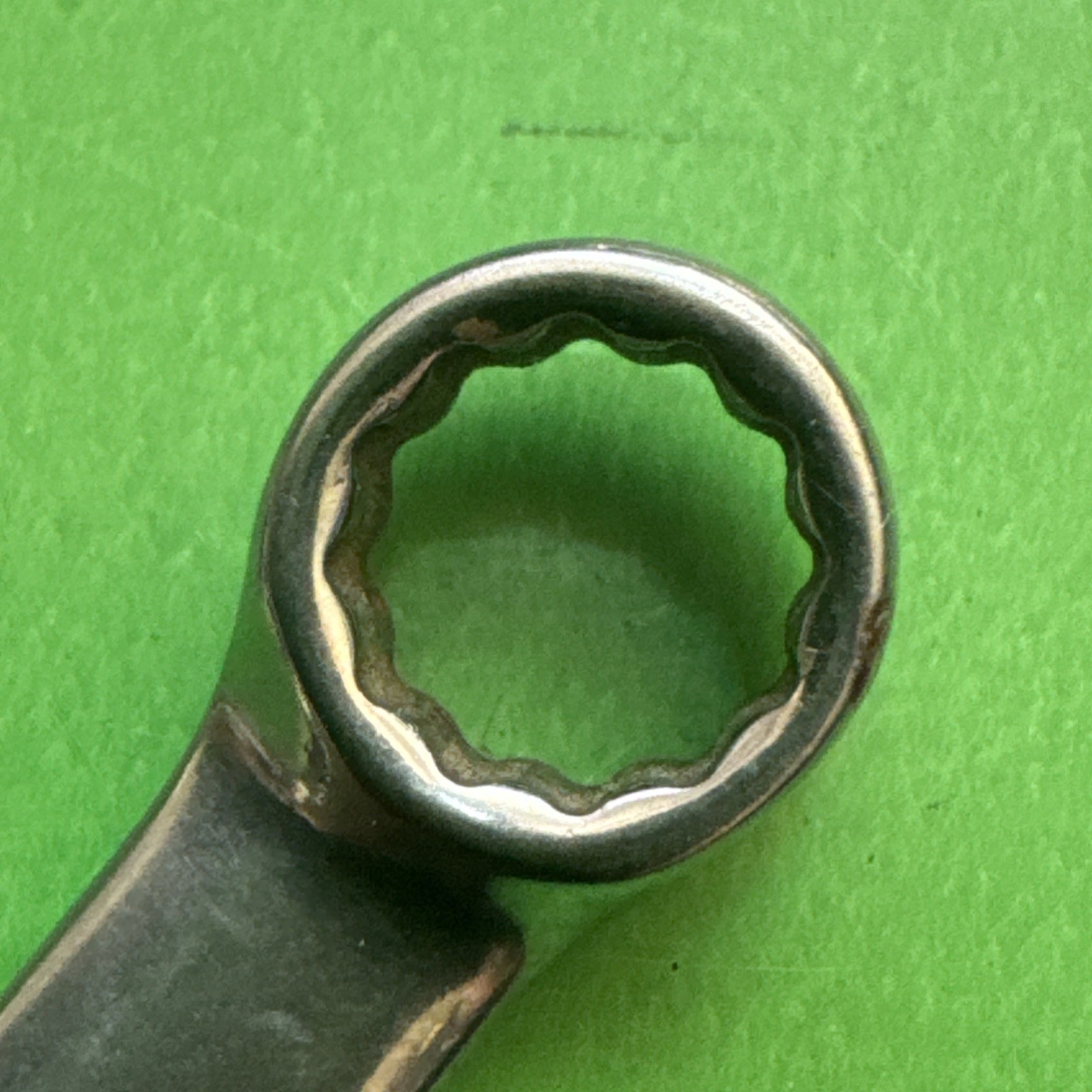 Snap-On USA 12-Point SAE Size 5/16″ Flank Drive Midget Combination Wrench OXI10B