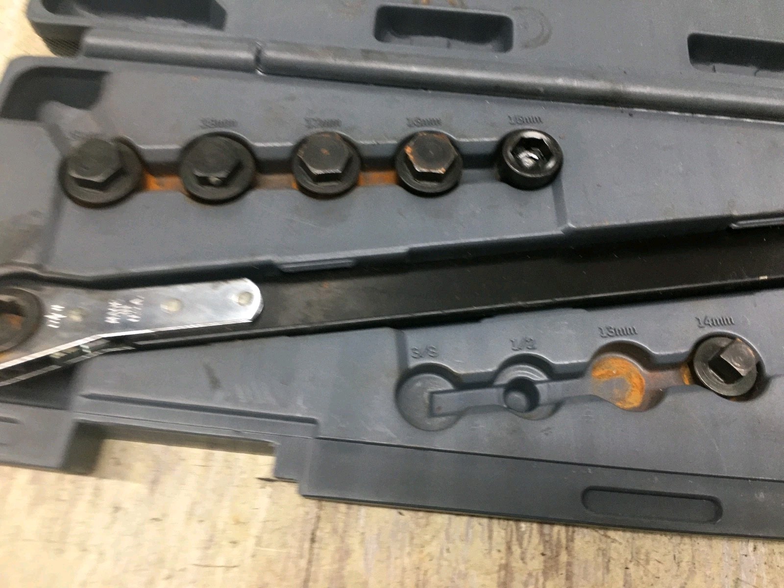 Lisle 59650 11pc Ratcheting Serpentine Belt Tool Kit AS IS ONLY 8 PIECES