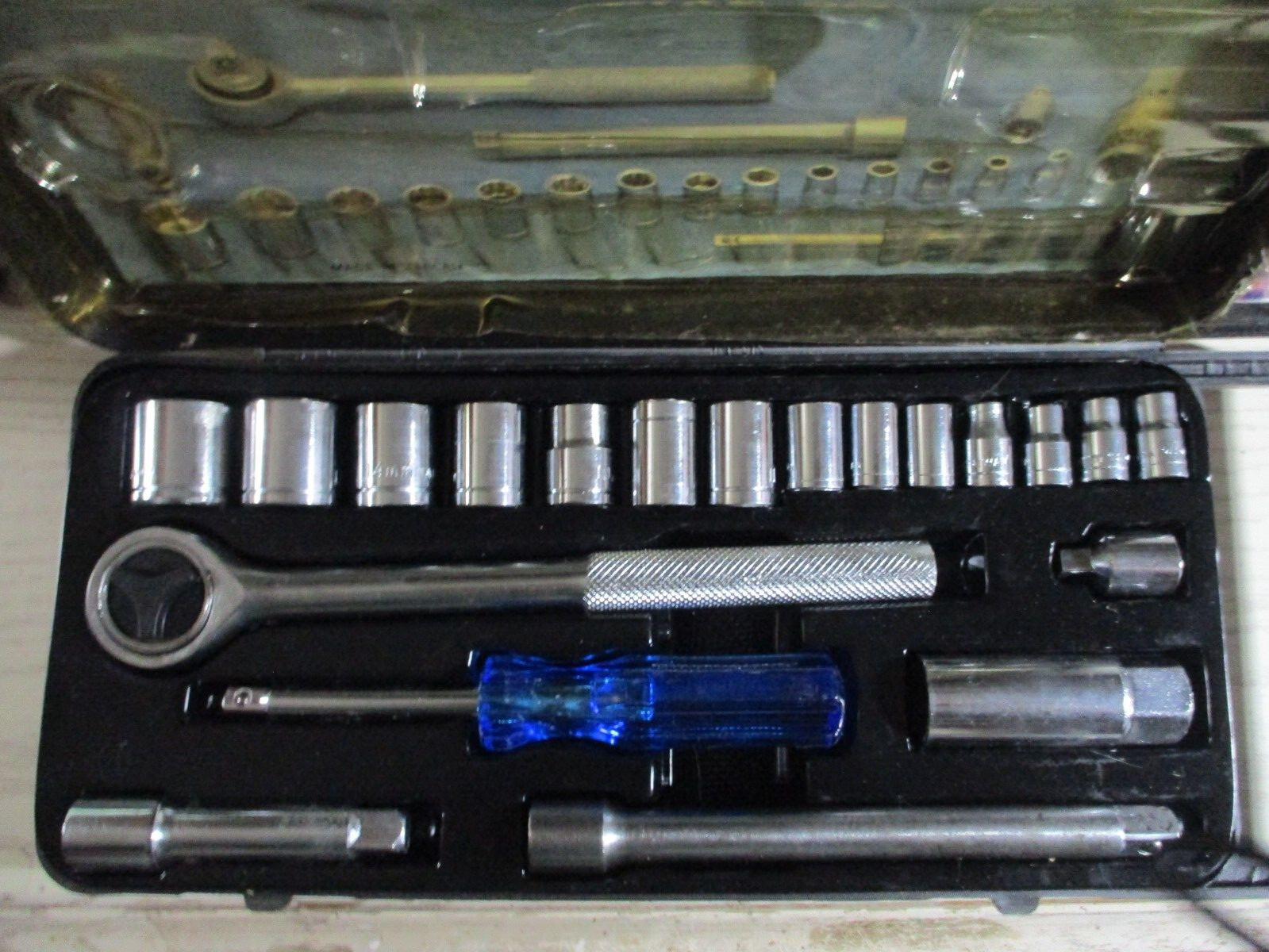 21 Piece 1/4″ & 3/8″ Metric Size Socket Set in Plastic Case by Royce NOS