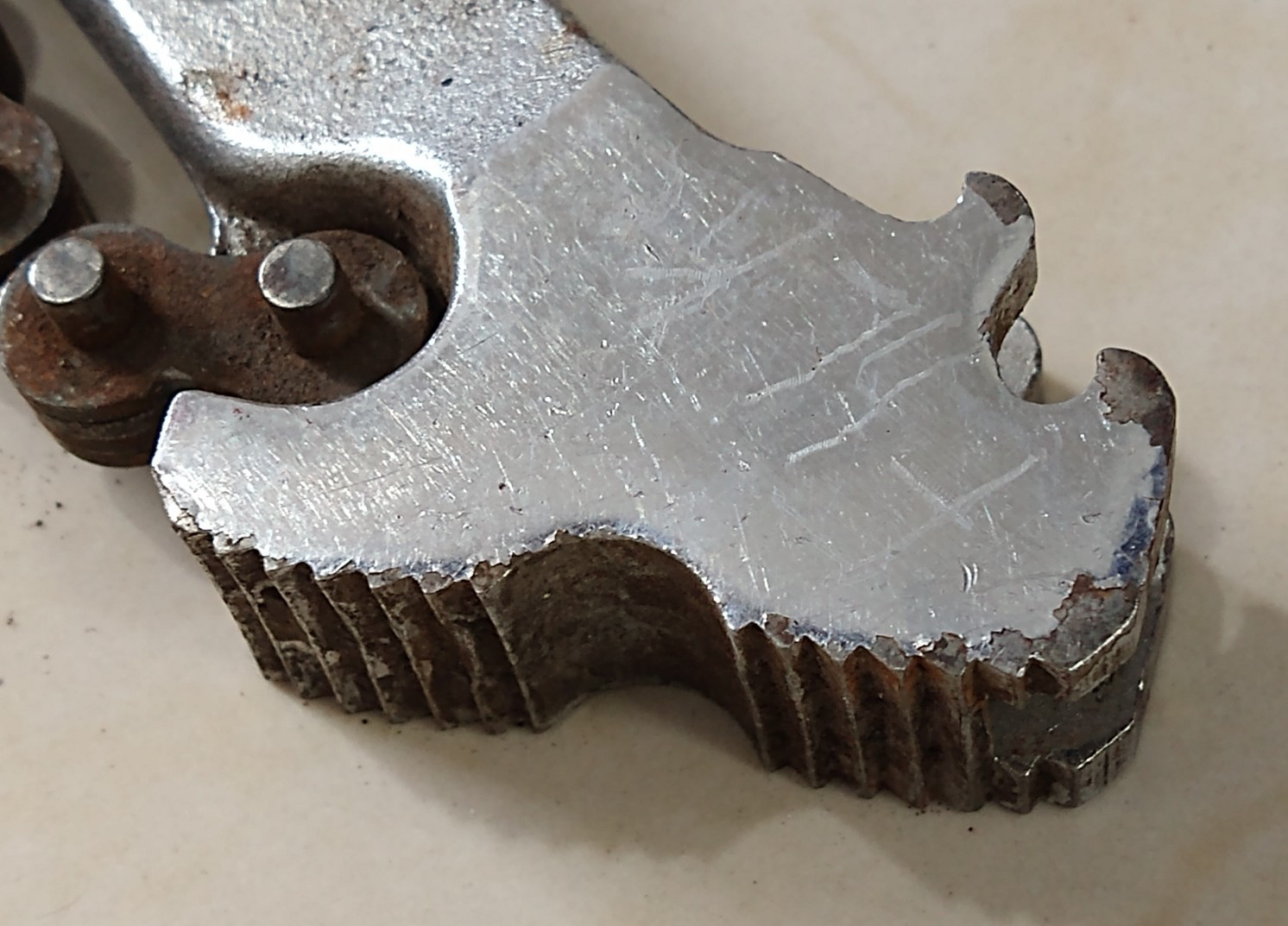DIAMOND TOOLS CW15, CHAIN WRENCH, 15″L. HANDLE.
