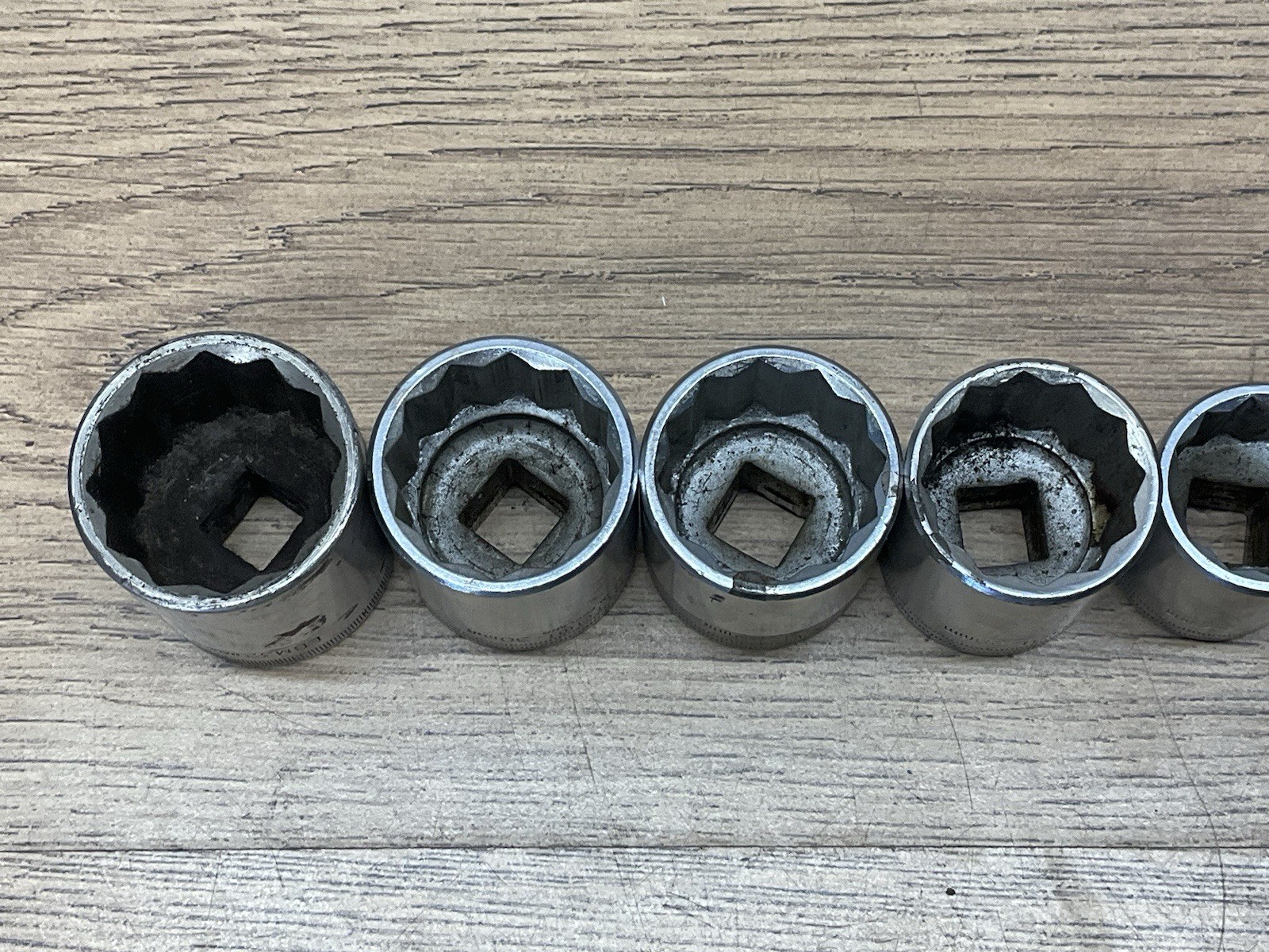 8 Britool Sockets EBM 32 30 29 28 24 20 18 16 MM Metric 12 Point 1/2″ Drive