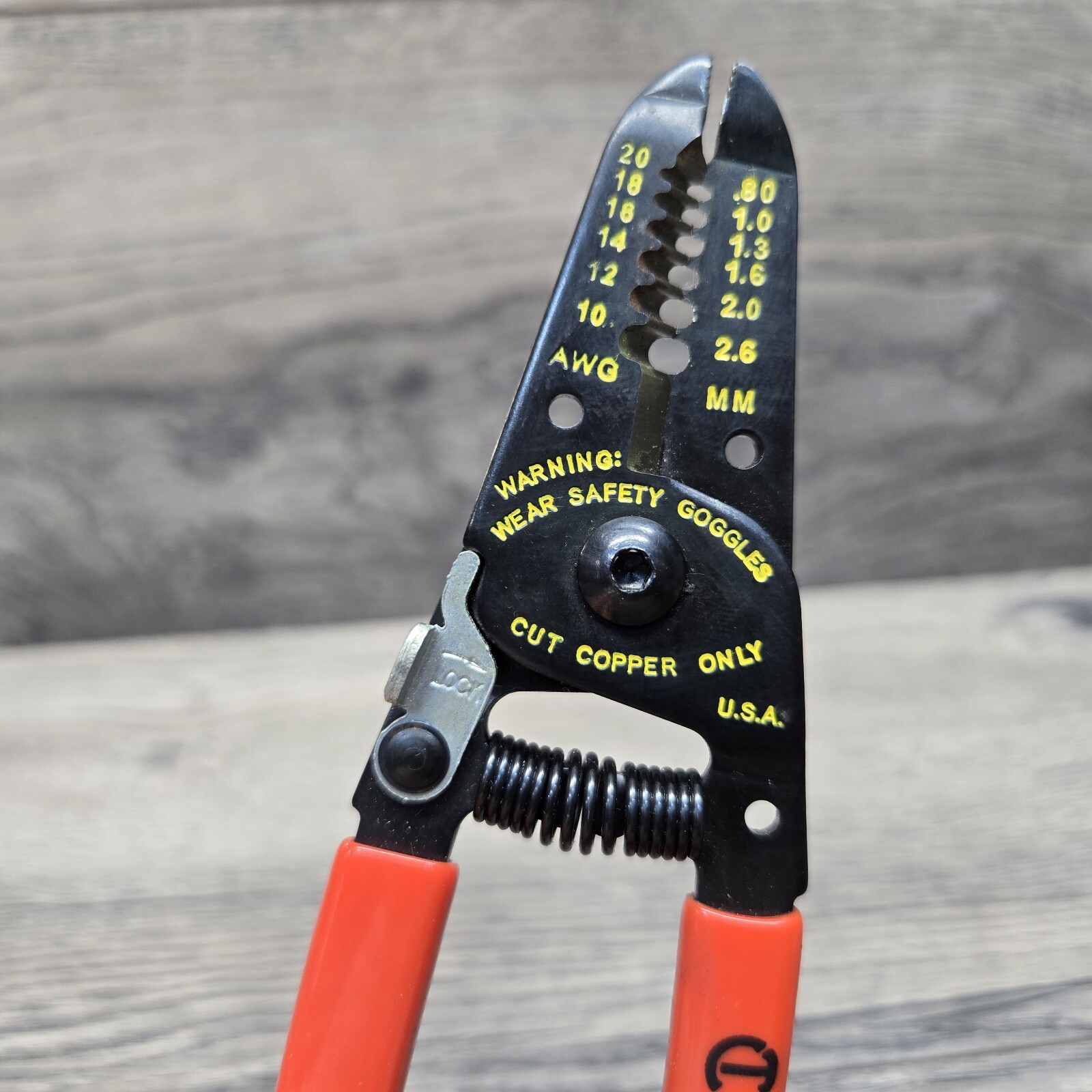 Crescent WS15 6″ Self-Opening Wire Strippers / Cutters 10-20 AWG USA Made