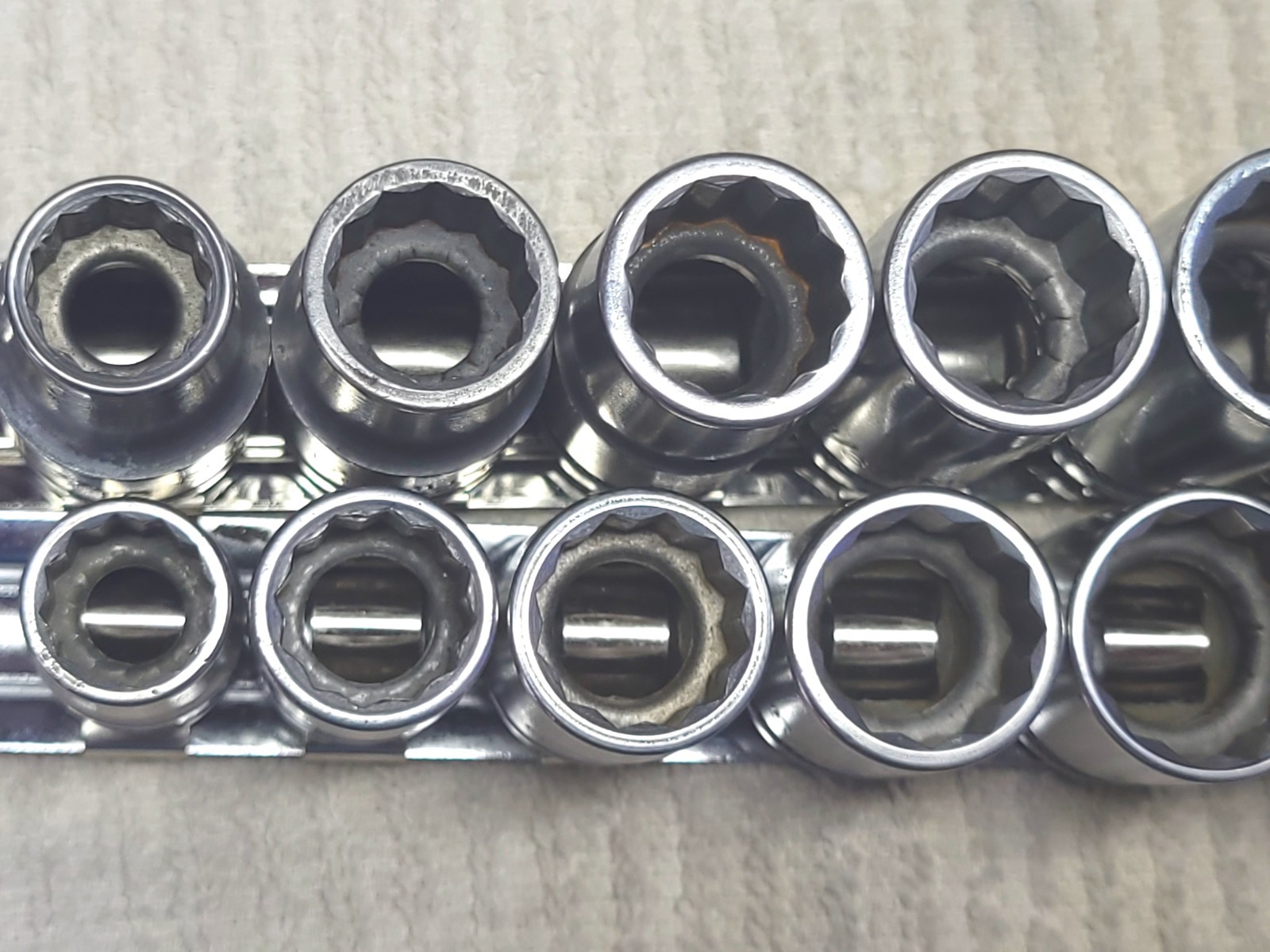 Huge Mustang New Britain Socket Set 1/2″ 3/8″ & 1/4″ Drive 31pc Buffed Nice!