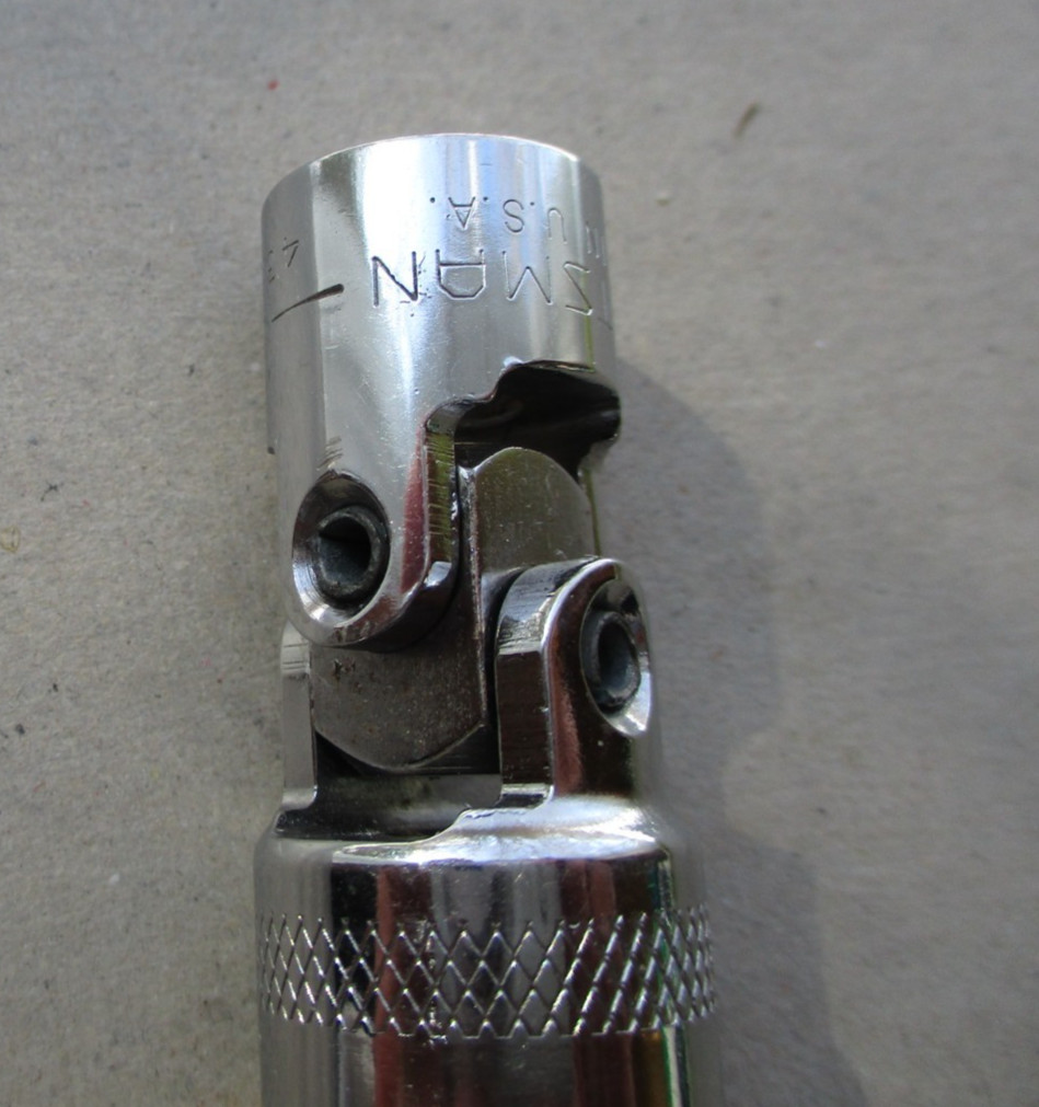 Craftsman G-Series 43322 3/8” drive 6pt 5/8″ Universal Swivel Spark Plug Socket