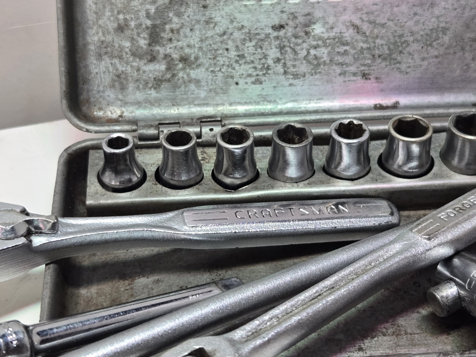 Vintage Craftsman -V- Series 1/4″ Drive 14pc Ratchet Set w/Embossed Metal Case