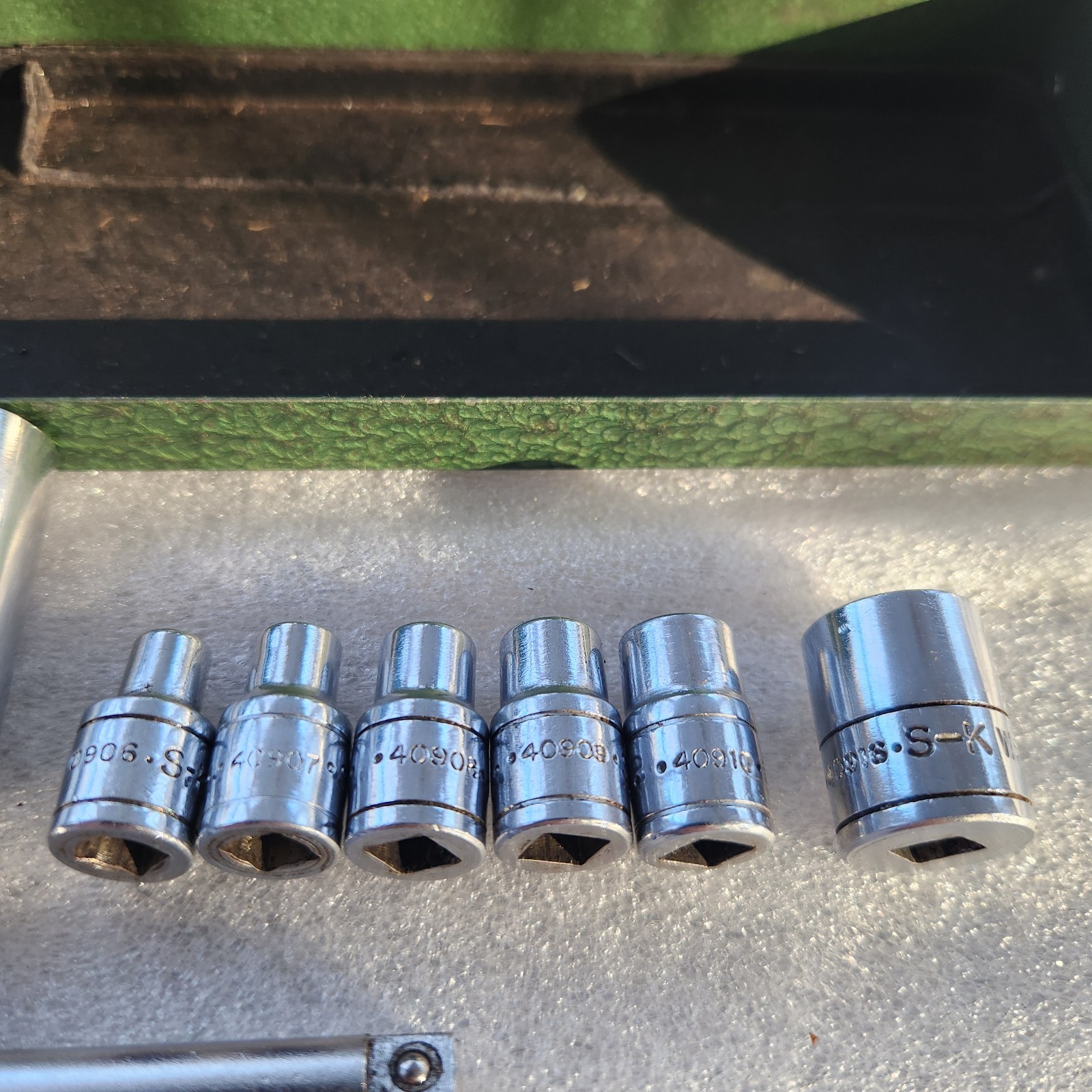 S.K. & S.K. Wayne 1/4″ & Case. 7 6 Pt Deep Sockets, 7 – 6 Pt Reg, 2 Ext. 6″ & 2″
