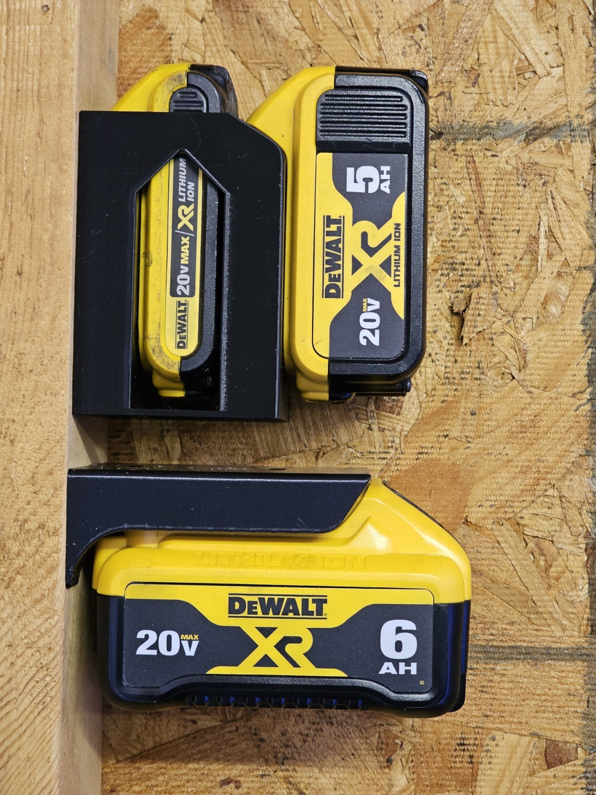 Dewalt 20V Battery Wall Mount Hanger – Flexible Orientation