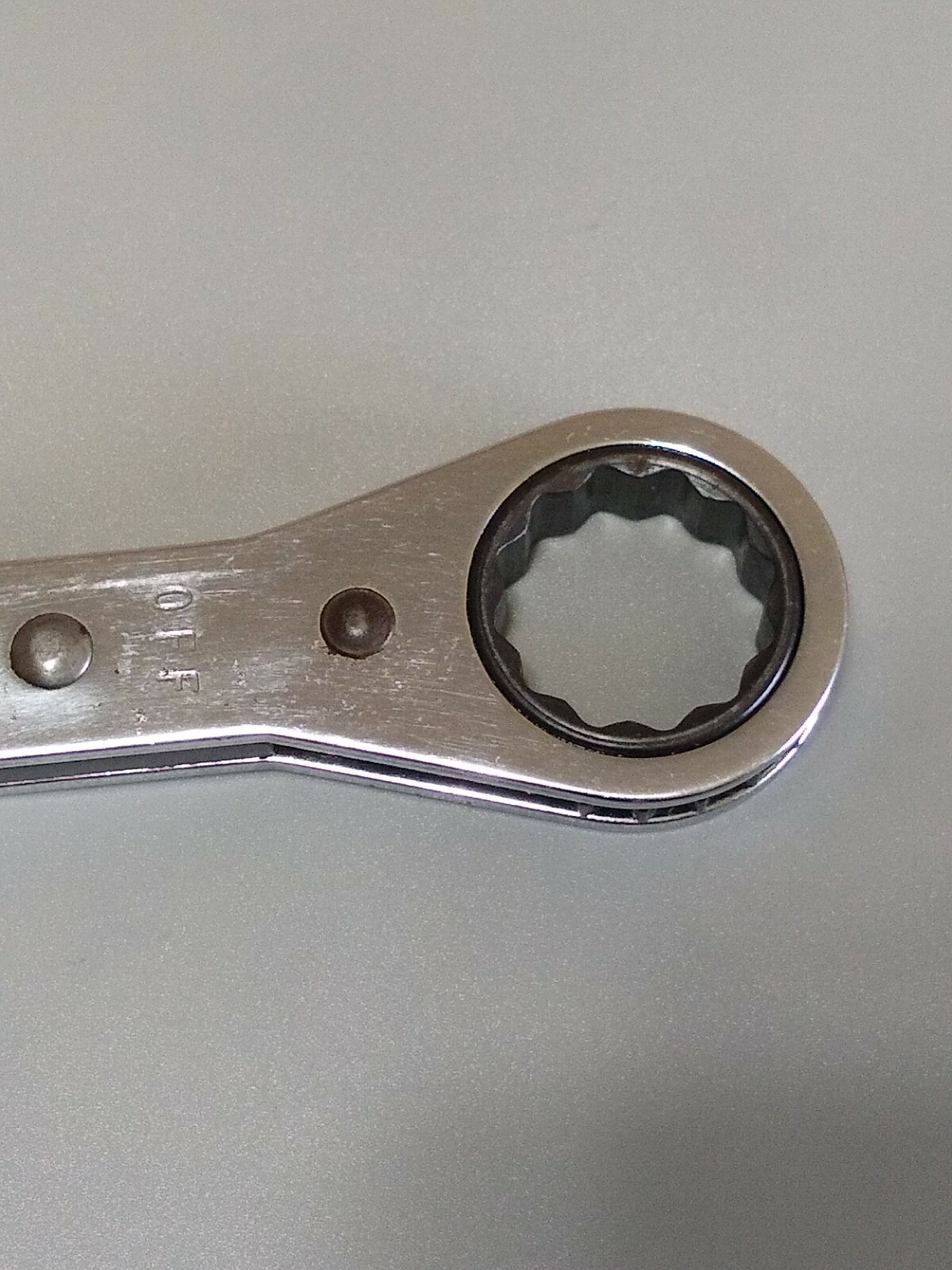 Snap on R2428, 3/4″ x 7/8″, Ratcheting Box Wrench, Flat, 8.6″ Long, 12 Point.