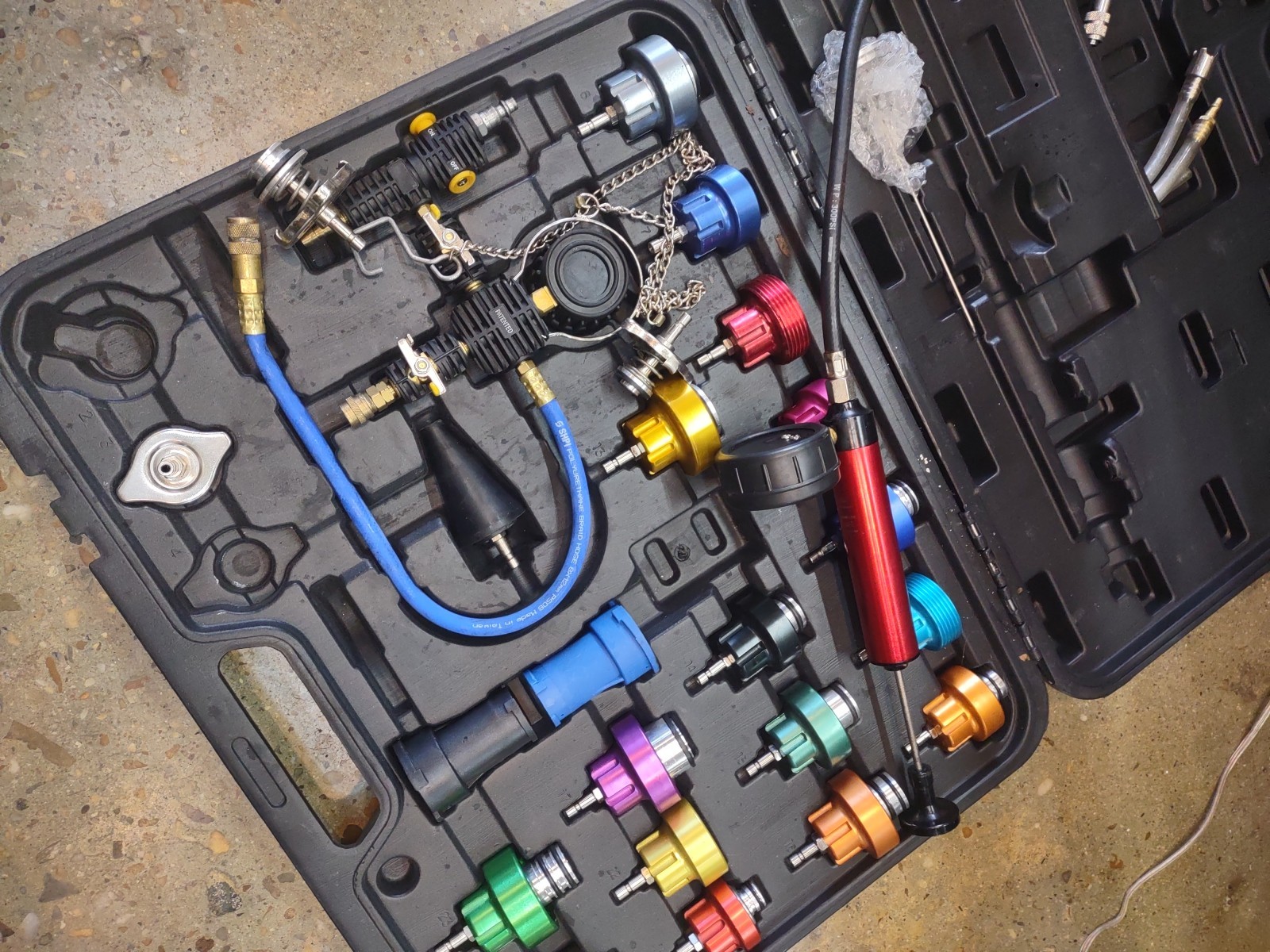 Welzh Werkzeug 27_Piece Radiator Pressure And Cooling System Tester Tool Kit