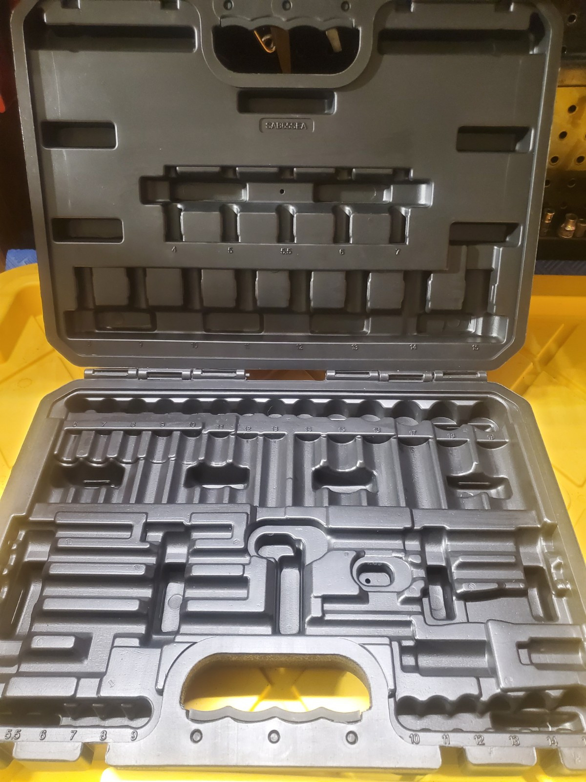 MATCO TOOLS «SILVER EAGLE» SAB65SE, TOOL BOX 65 PIECES 1/4″&3/8″ *EMPTY BOX*