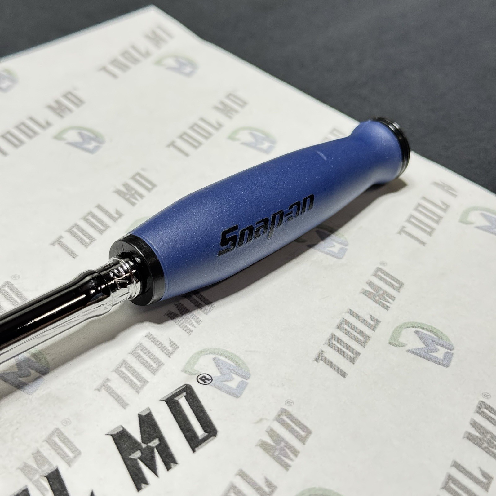 Snap-on Tools CUSTOM REVERSE POWER BLUE 3/8″ Dr Compact Extra-Long Fixed Ratchet