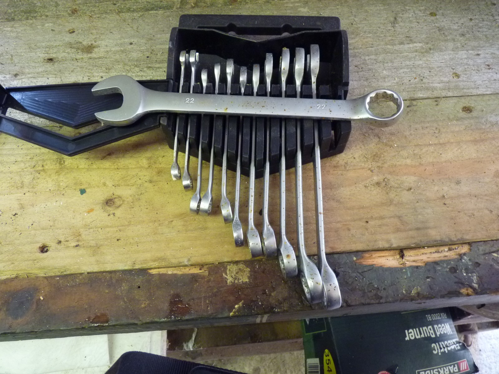 Metric 8mm to 22mm combination spanner set