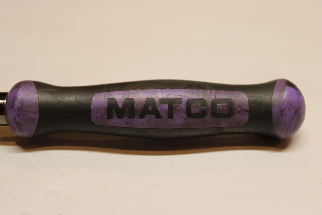 Matco Tools BFR128NLFX 3/8″ Drive 12-1/2″ Locking Flex Ratchet – Purple