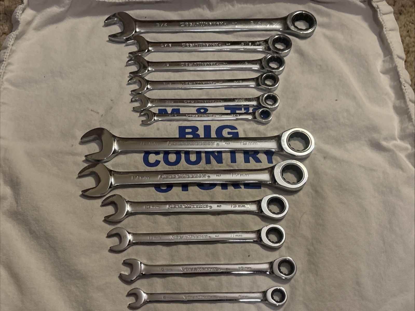 Gearwrench 32 pc Standard & Metric Set, includes bits & holder