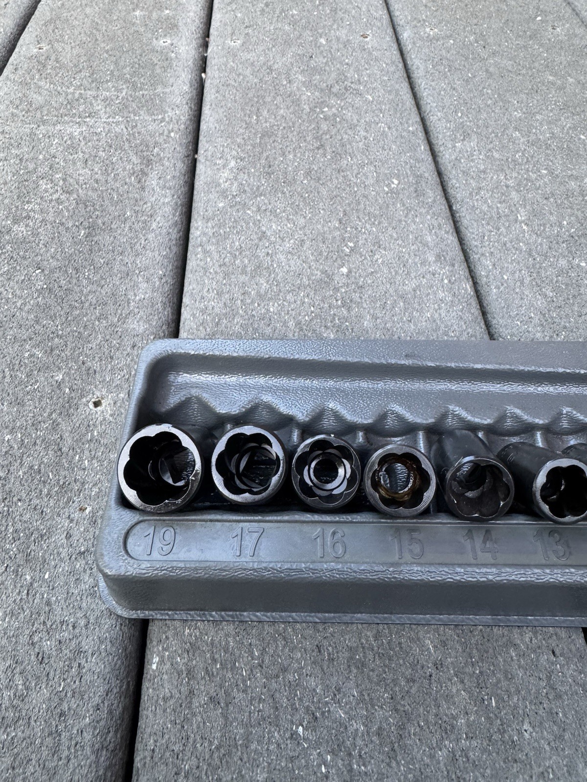 Blue-Point 209TFSMYA 9-Piece 3/8″ Dr Metric/SAE Shallow Twist Impact Socket Set