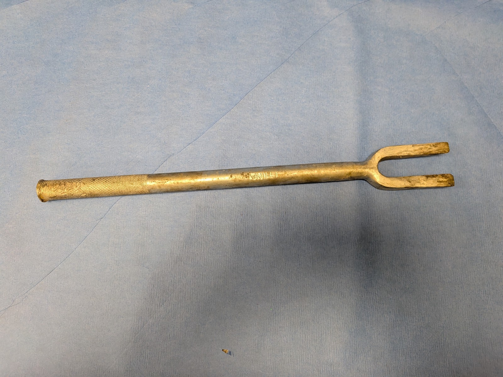 12 Inch Automotive Ball Joint and Tie Rod Pickle Fork Tool, Used, 16 Inches Long
