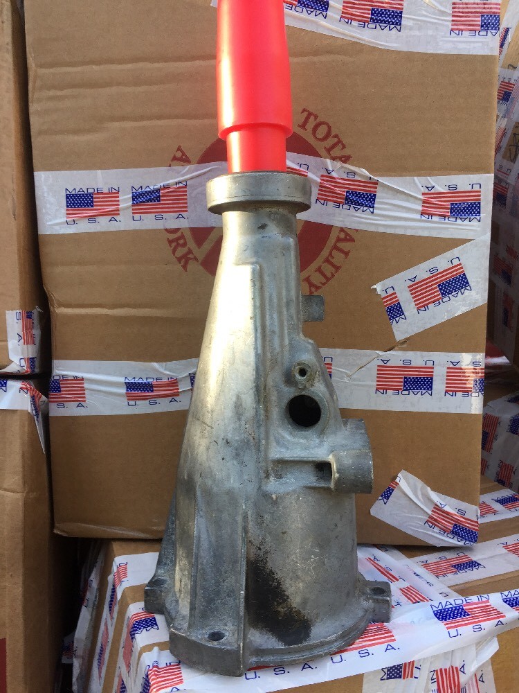 New USA Tranny Plug Universal Transmission Plug Ford Chevy Mopar Tailshaft YOKE