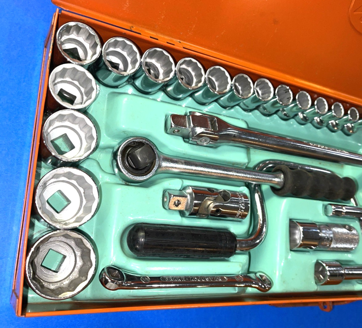 BEDFORD SHEFFIELD TOOLS NEW 1/2 DRIVE 37 PIECE GENERAL SERVICE SET IN RED BOX