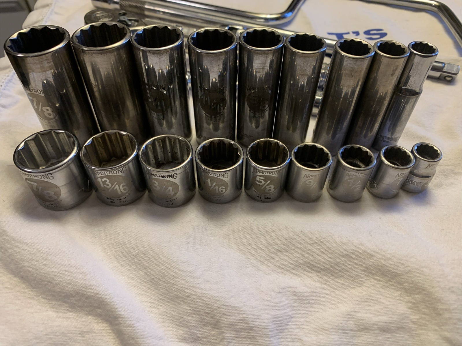 Armstrong 3/8″ Drive 25pc 12pt SAE Shallow & Deep Socket Set w/ Ratchet & more