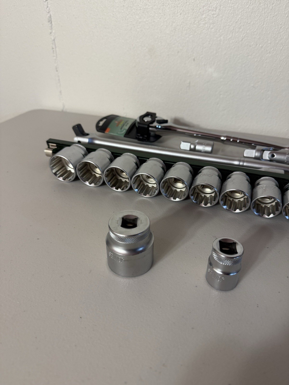 Jonnesway 19 Pcs Deluxe Tool Socket Set1/2″ Dr. with Magnetic Socket