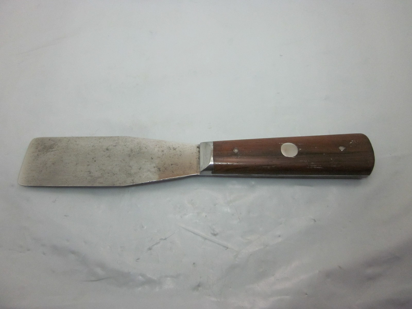 Red Devil 1&1/4″F Flexable Putty Knife Wood Handle 3 Pins USA 1940’s~1950’s Era