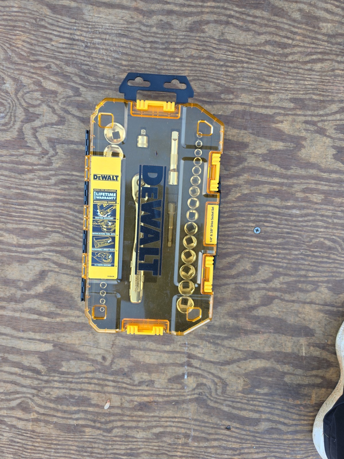 DeWalt 1/4″ And 3/8″ Drive Socket set NEW–DWMT81097