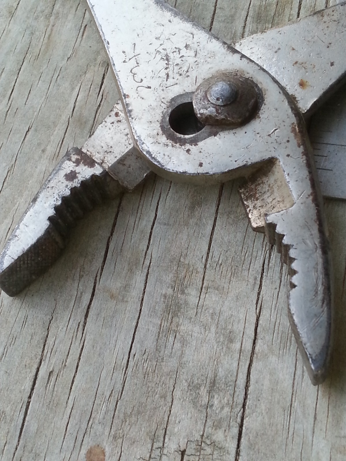 VINTAGE SNAP-ON Vacuum Grip No. 137 Slip Joint Cutting Pliers