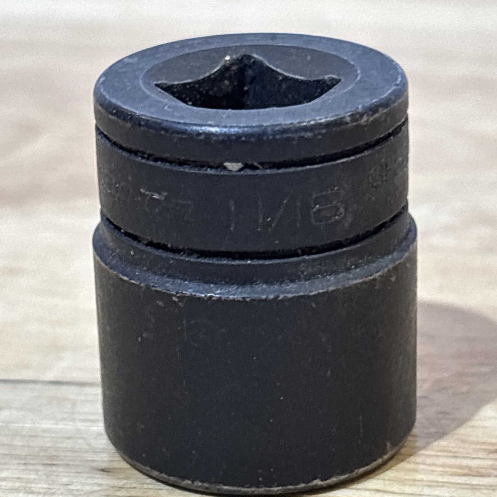 Snap On 11/16″ Shallow Black Industrial Socket 3/8″ Drive 6 Point GFS221