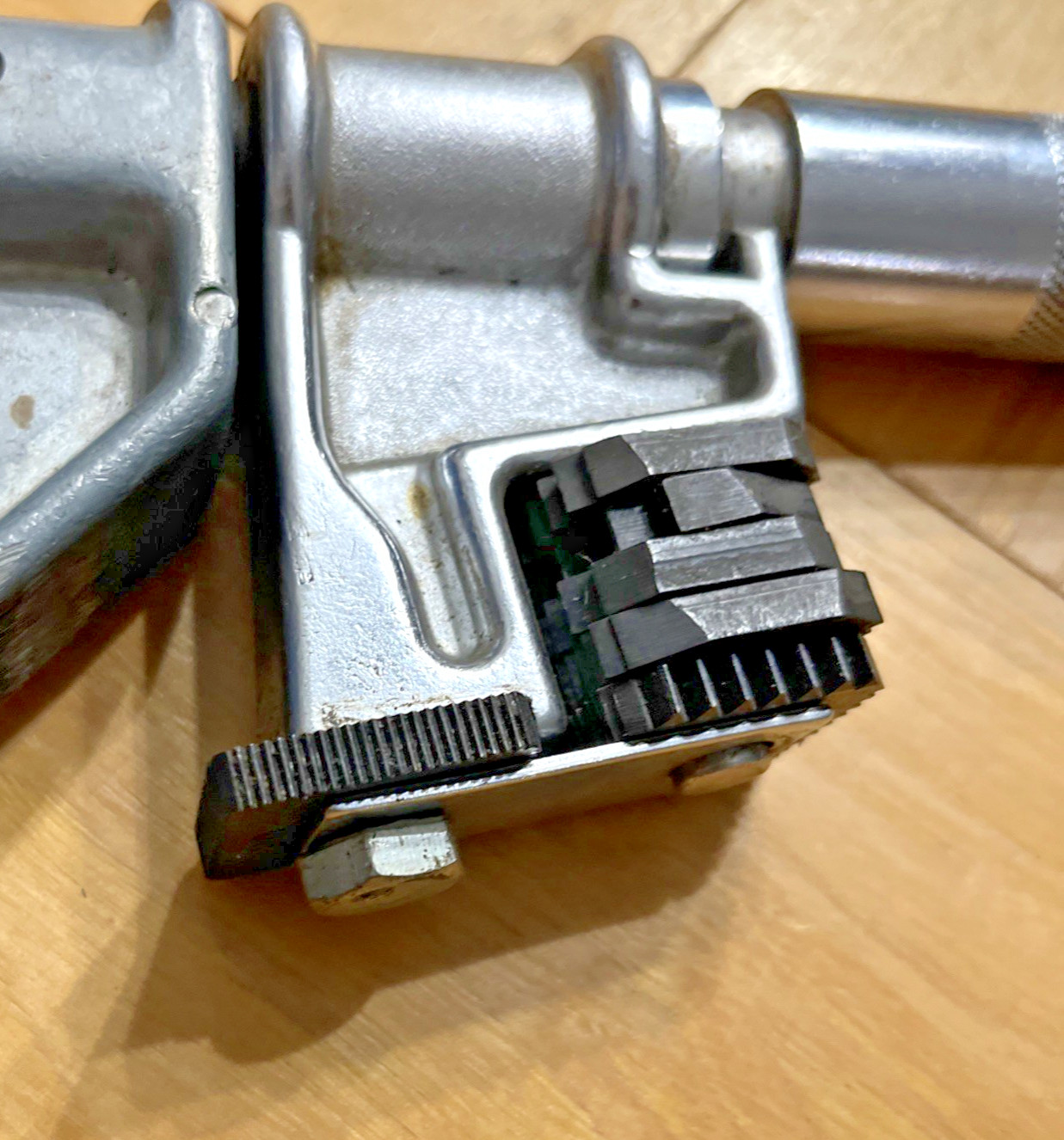 OTC 7402 Genuine OTC 7402 Universal Outside Thread Chaser