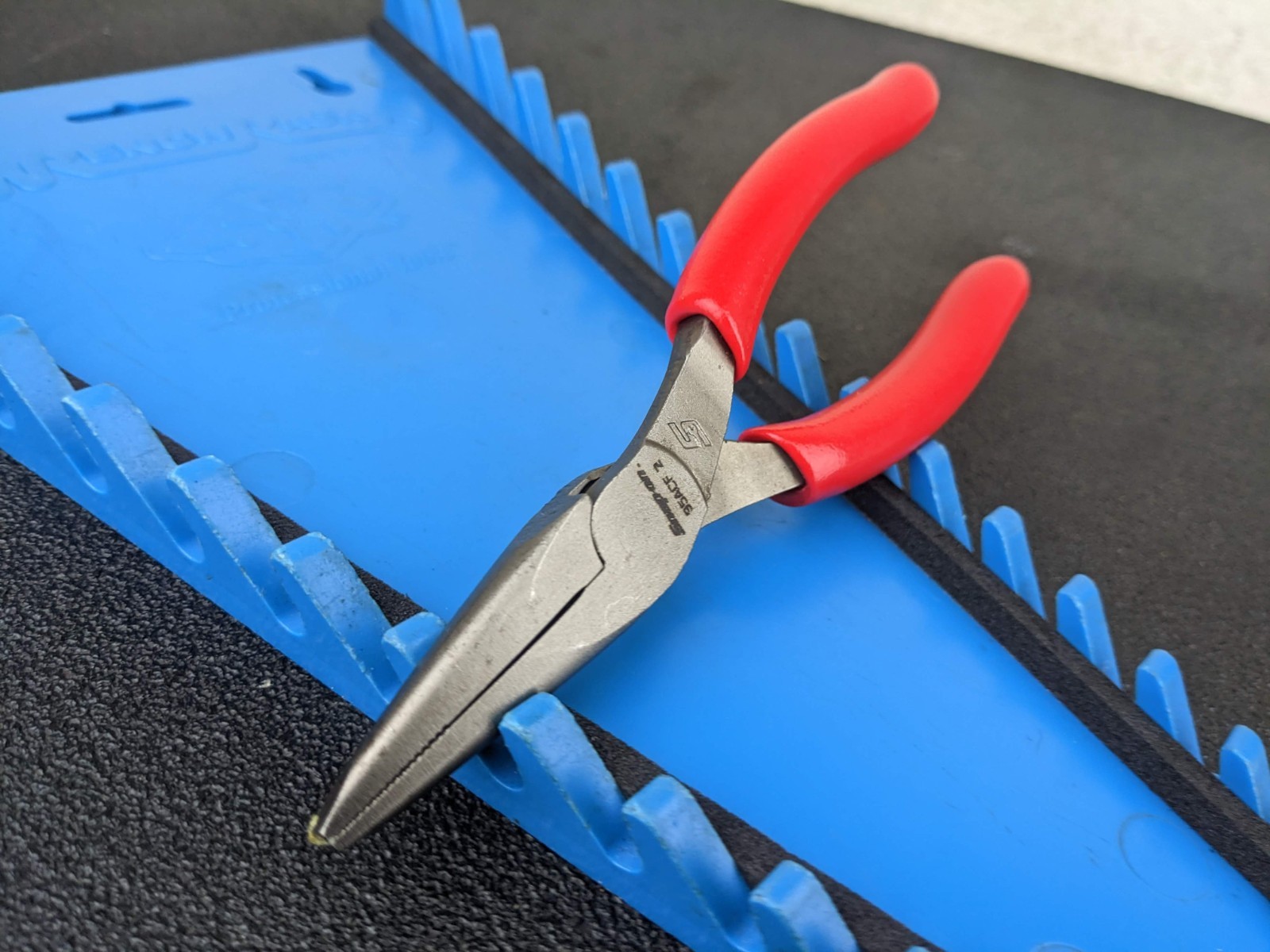 #bo690 Snap-on Tools USA RED 6″ Soft Grip Needle Nose Pliers 95ACF