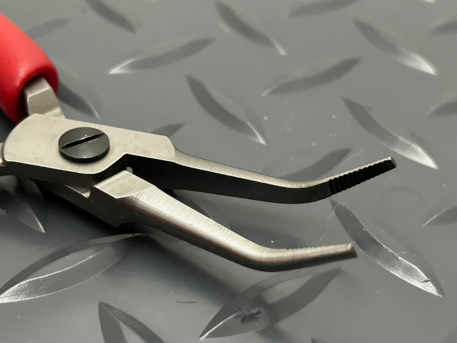 Snap-on Tools RED Soft Grip 5-1/2″ 45° Bent Needle Nose Precision Pliers P91355A