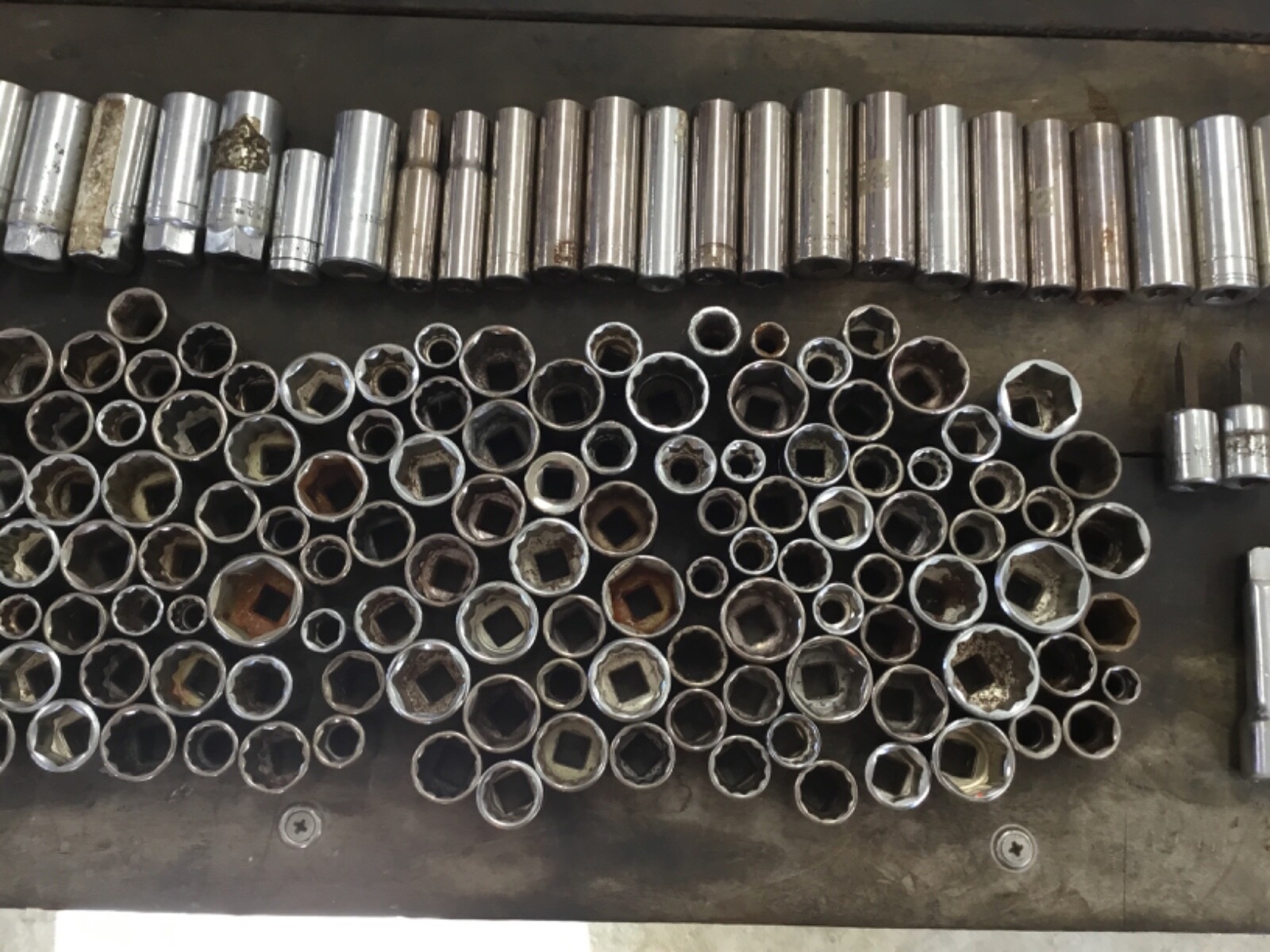 220 Craftsman Sockets & 70 Husky Various Total 290 1/4″ 3/8″ 1/2″ Mixed Drives
