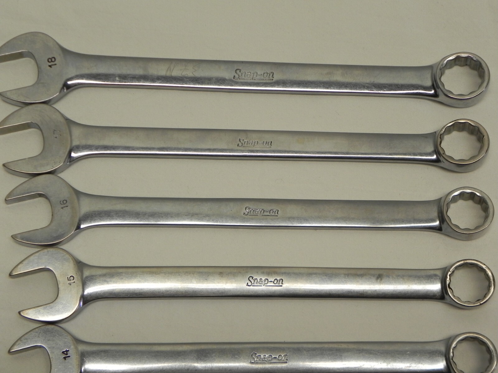 Snap-On 9 Piece 12-Point Metric Flank Drive Combination Wrench Set (10mm-18mm)
