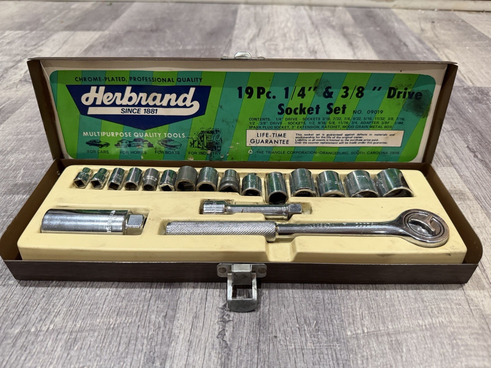 VINTAGE Herbrand 19PC 1/4” & 3/8″ Chrome Plated Drive Socket Set (09019)/USA