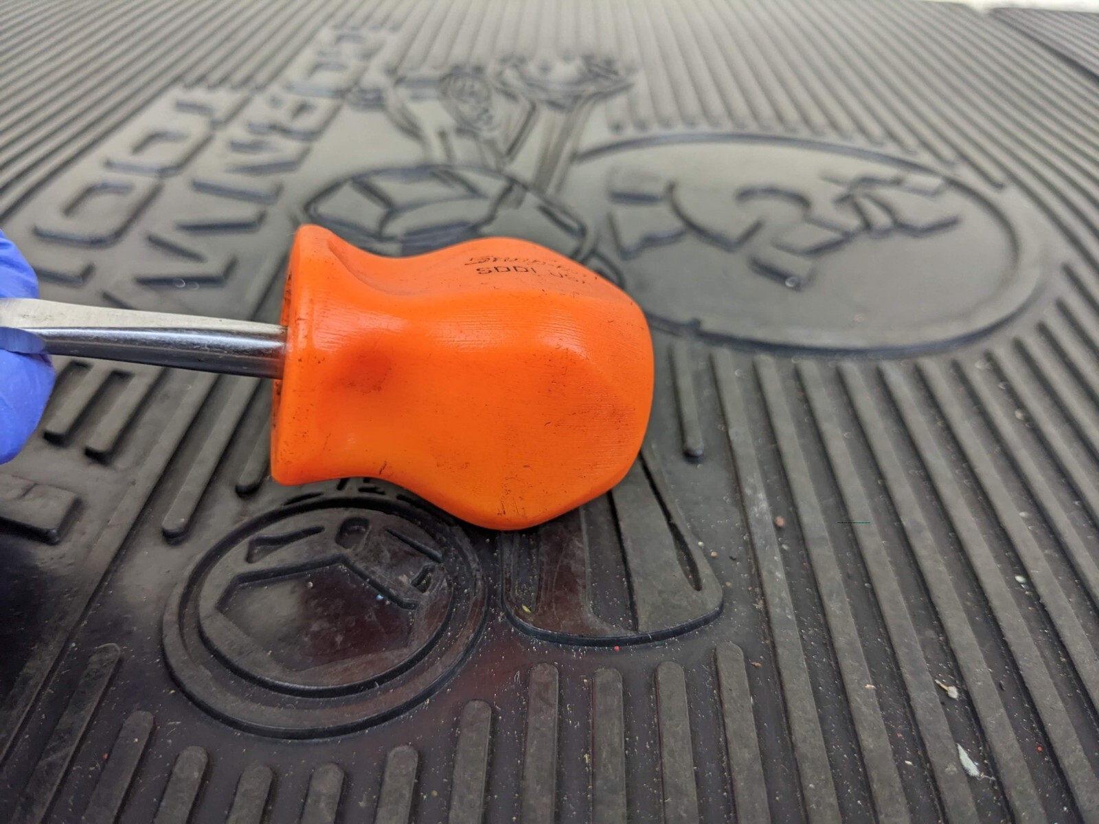 #bg902 Snap On SDD1 Stubby Flathead Screwdriver with Orange Hard Handle / USA