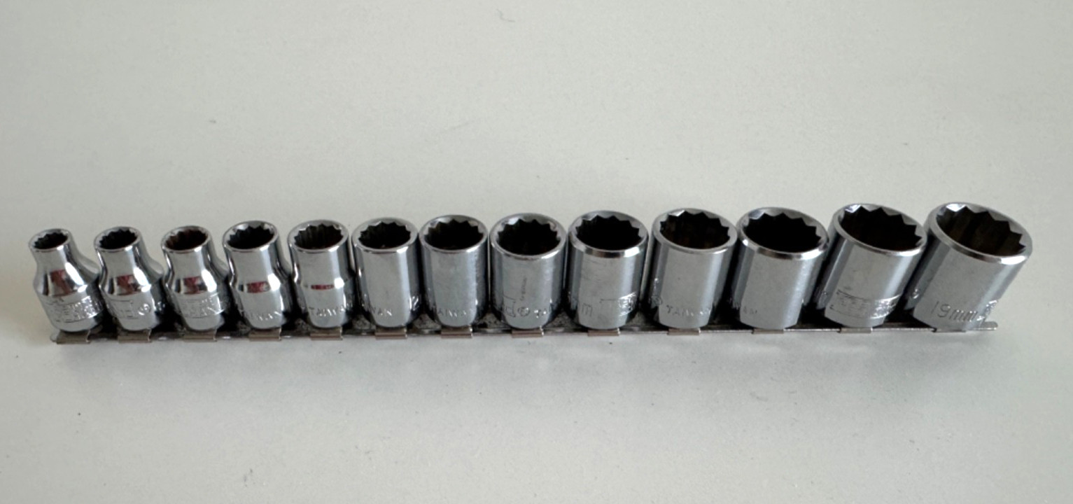 Master Mechanic 13 Piece Metric Socket Set 7-19MM Complete w/Holder 3/8″ 12 PT