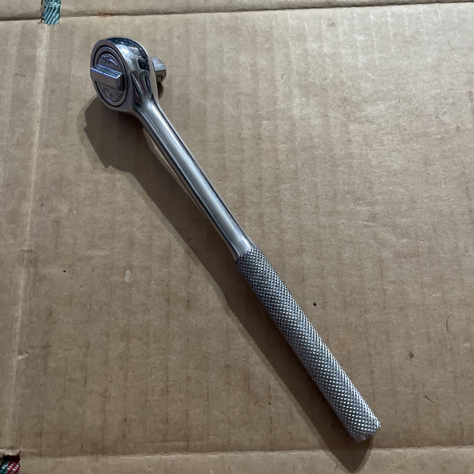 Vintage Unbranded 7.75″ Long Ratchet 3/8″ Drive Round Head Knurled Handle