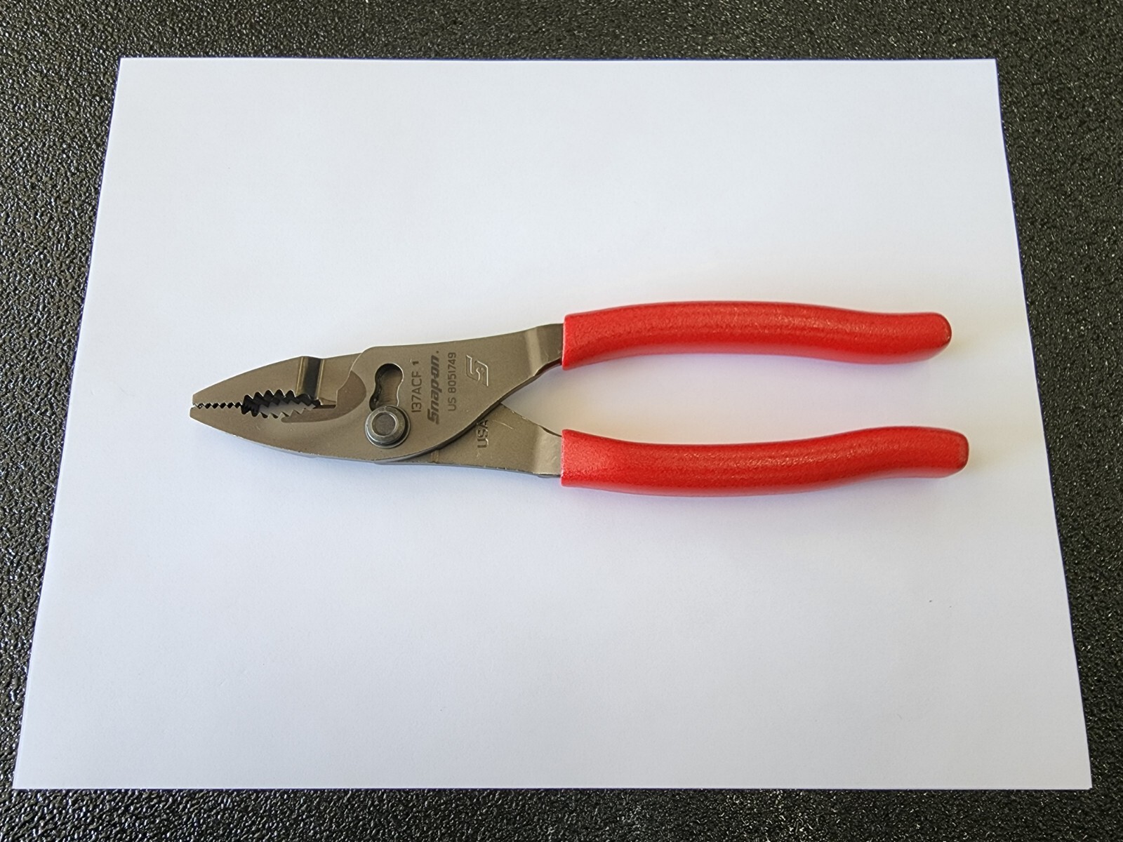 Snap-on Tools USA NEW RED 8″ Soft Grip Combo Slip-Joint Pliers w/ Cutter 137ACF