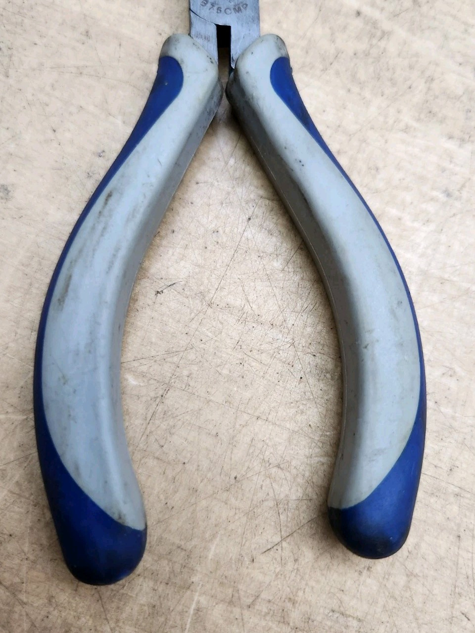 Blue Point Tools B75CMP – 5″ Long Soft Grip Miniature Round Nose Pliers