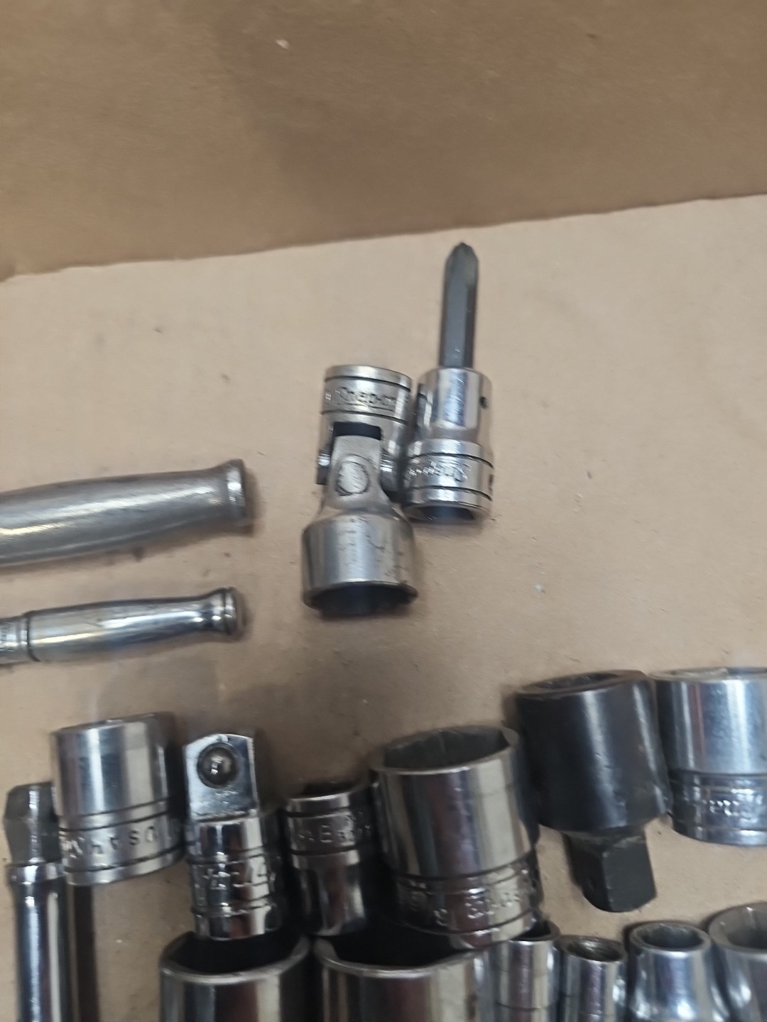 P43- 40 pieces of SNAP ON TOOLS – Sockets, Adapters, Etc 1/4 & 3/8″ Dr